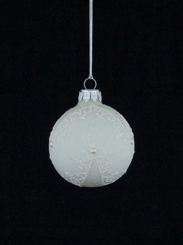 Set of 6 glass Christmas tree baubles in white with an ornamental motif