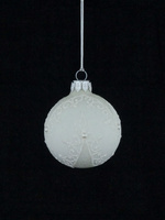 Set of 6 glass Christmas tree baubles in white with an ornamental motif