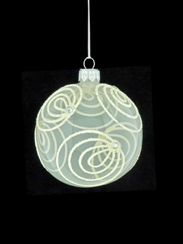 A set of 6 glass Christmas baubles in white color with ornamental decoration.