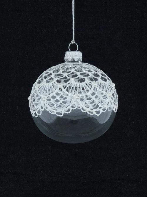  Set of 6 glass Christmas tree baubles on clear glass with an ornament motif